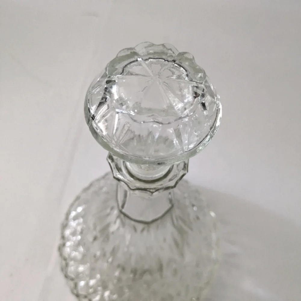 Vintage GLASS WINE DECANTER CRYSTAL PRESSED GLASS WINE DECANTER w/rubber stopper